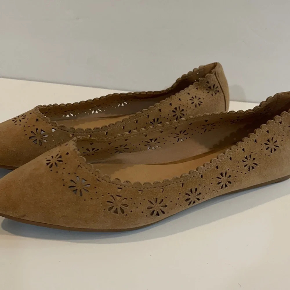 Joe’s Pointy Almond Toe Suede Cutout Flats Tan size 8.5 - Picture 3 of 16